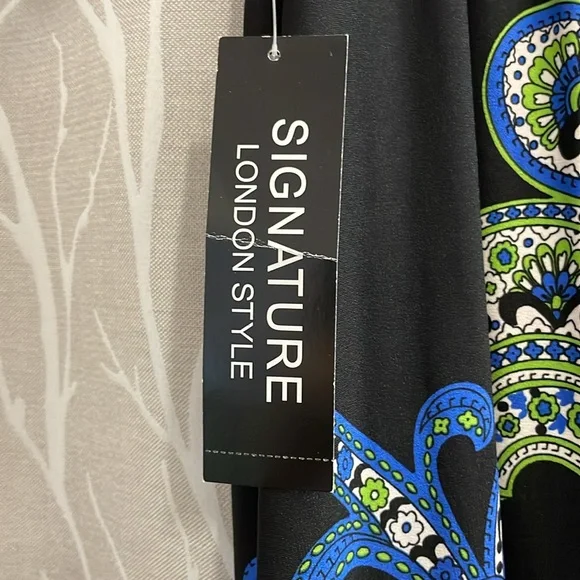 Signature London Style Vibrant Paisley Patterned Dress Size M NWT - Picture 5 of 6